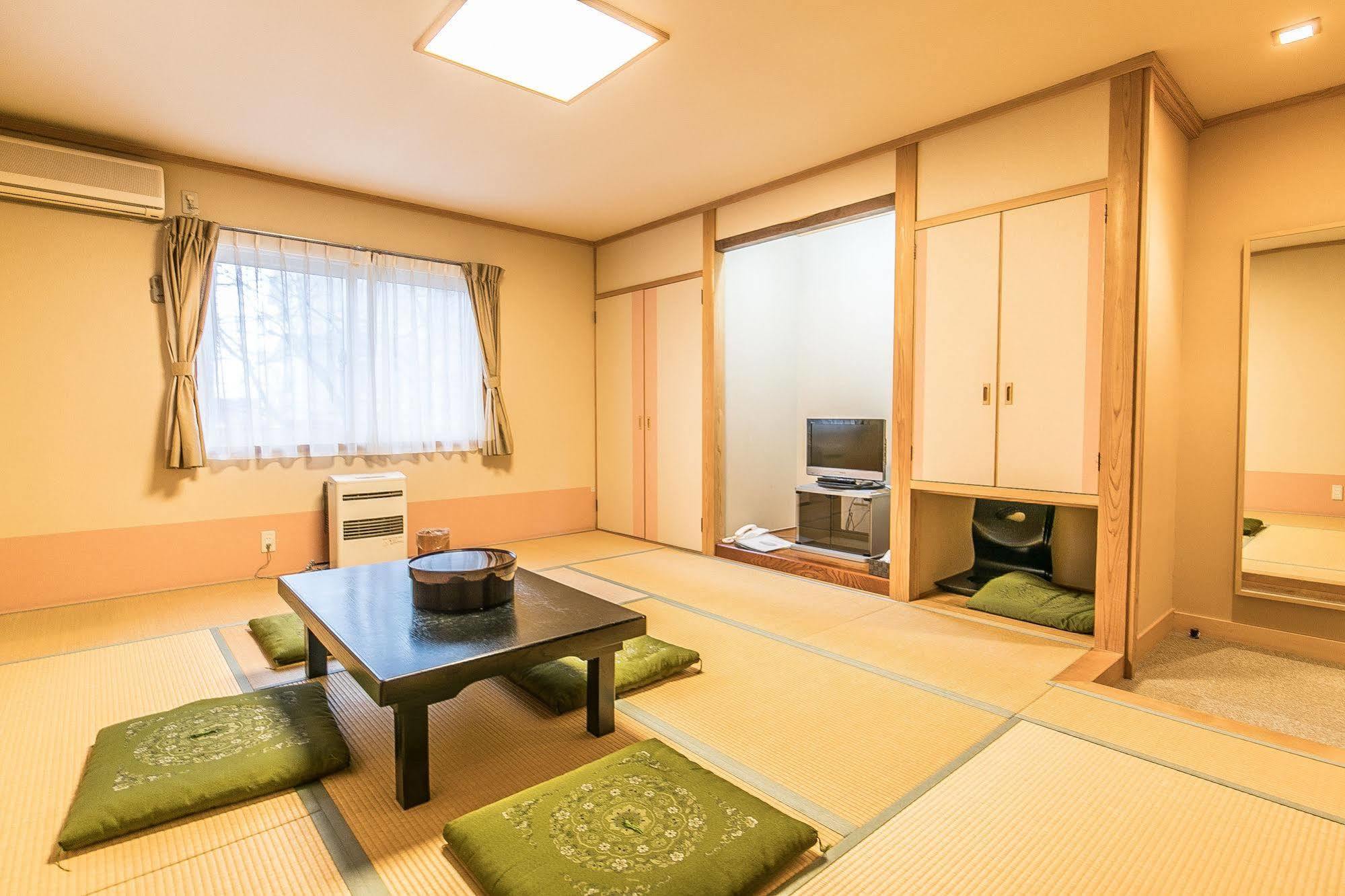 Petit Hotel Enchante Hakuba Exterior foto